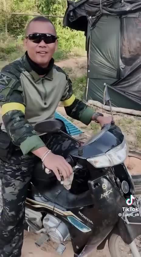 Thai soldiers loot and destroy Cambodian Homes in Banteay Meachey Province documentation