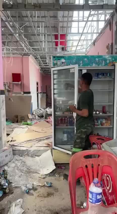 Thai soldiers loot and destroy Cambodian Homes in Banteay Meachey Province documentation